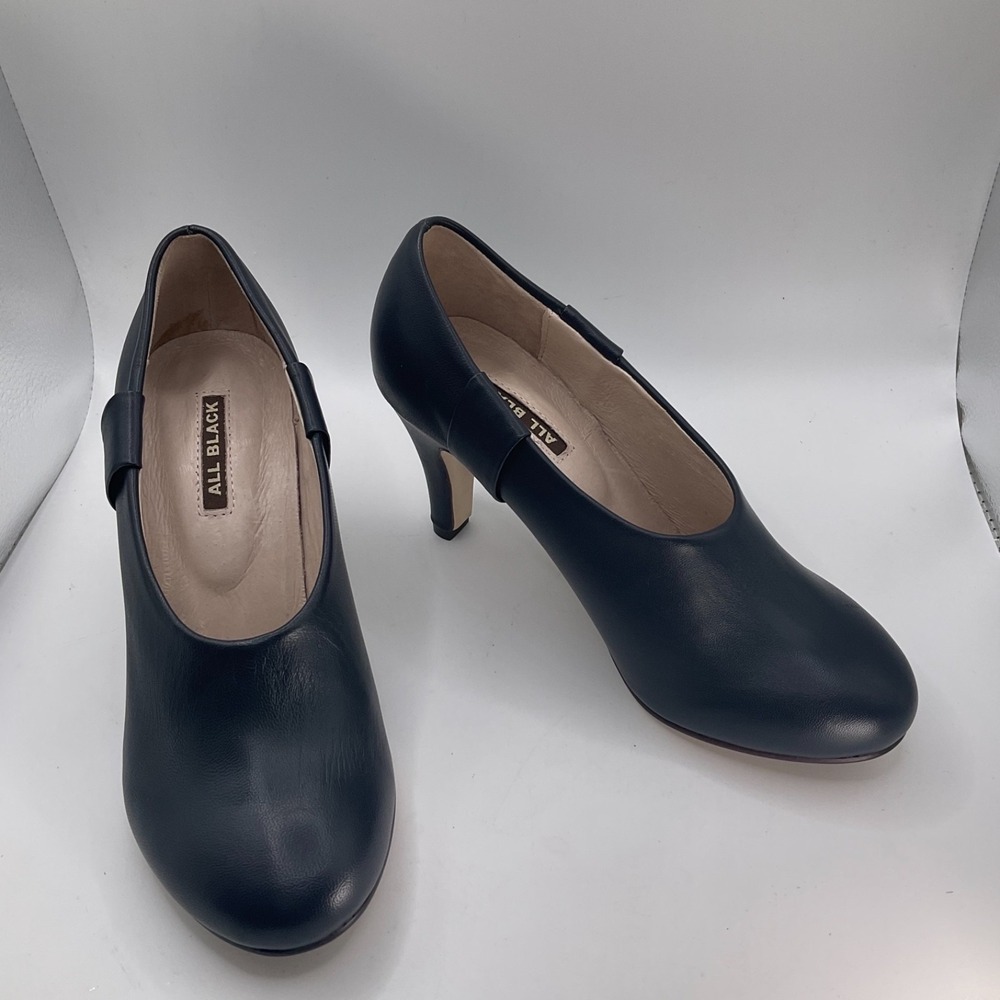 "ALL BLACK" High Heel Round Toe Pumps Quiet Luxury Minimalist Designer NWOB $215